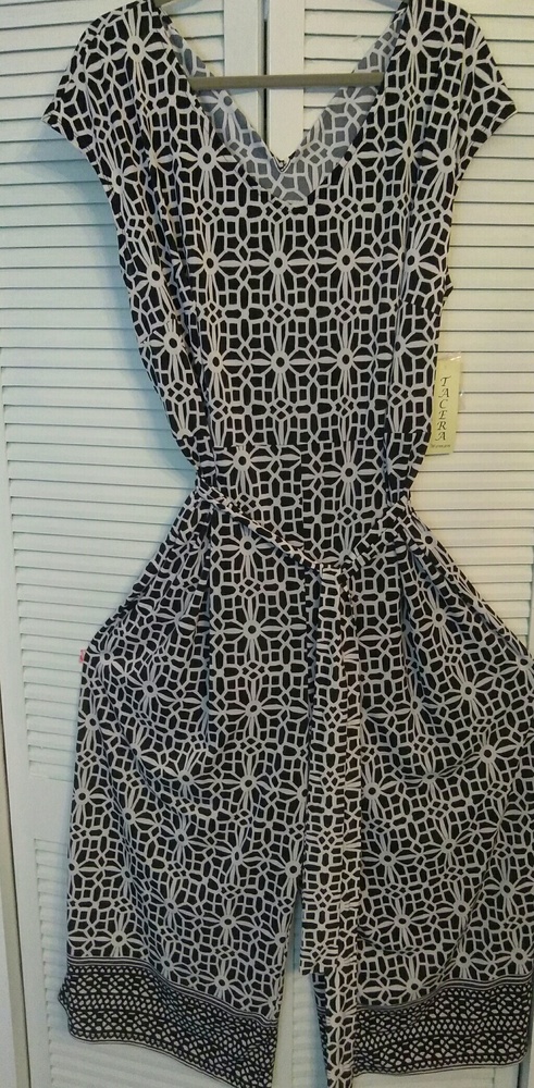 Tacera v neck Black & White jumpsuit w Belt Sz 3x